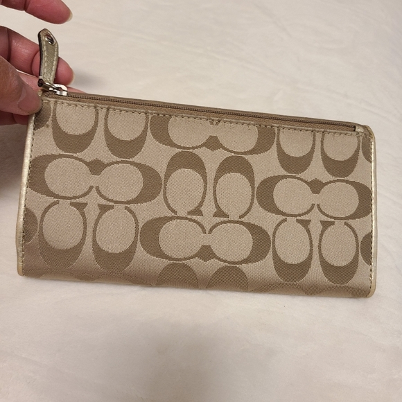 Coach Wallet/ made in Vietnam - Picture 4 of 5